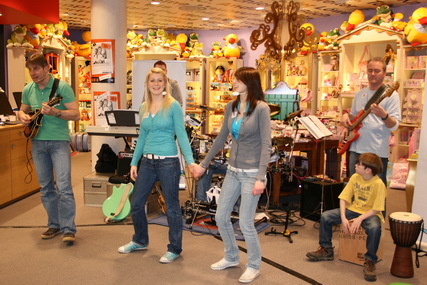 gal/2010/2010 Saitentwist Mayersche Duesseldorf 20.03/2010 Saitentwist Mayersche Duesseldorf 20.03. 061.jpg